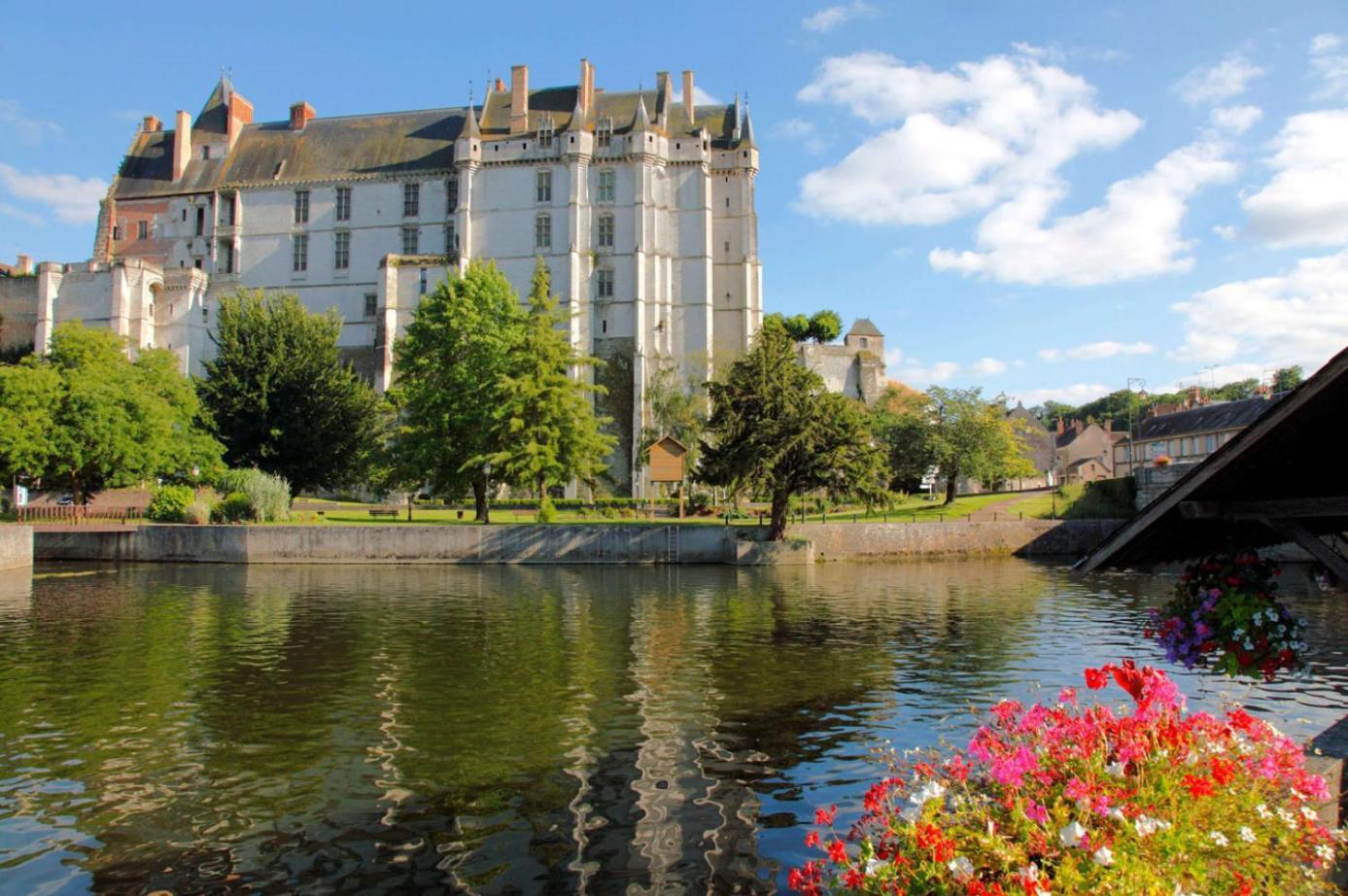Le Refuge Des Grands Rassemblements Apartment Chateaudun Bagian luar foto